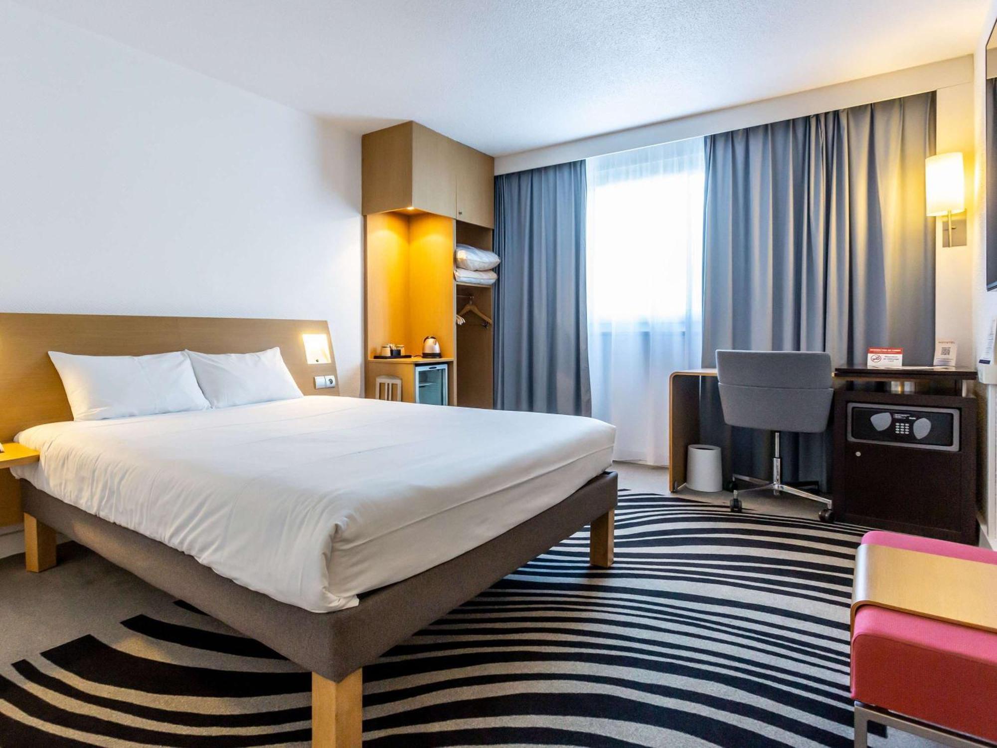 Novotel Бурж Экстерьер фото